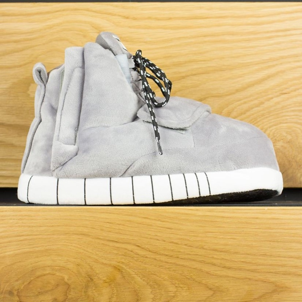 Uzzy Slippers Mainstage “Yeezy Boost 750" Large Unisex Replica *READ CAPTION*